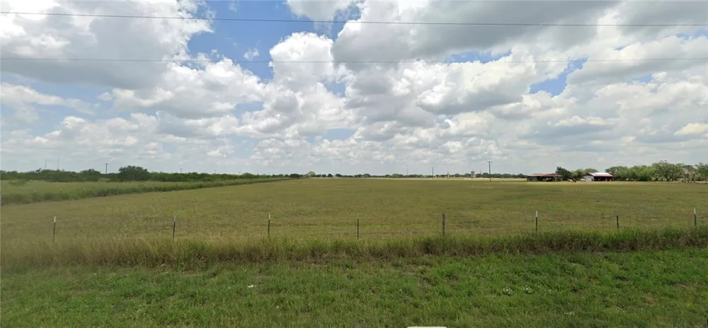 1319 E Travis Street Falfurrias, TX 78355