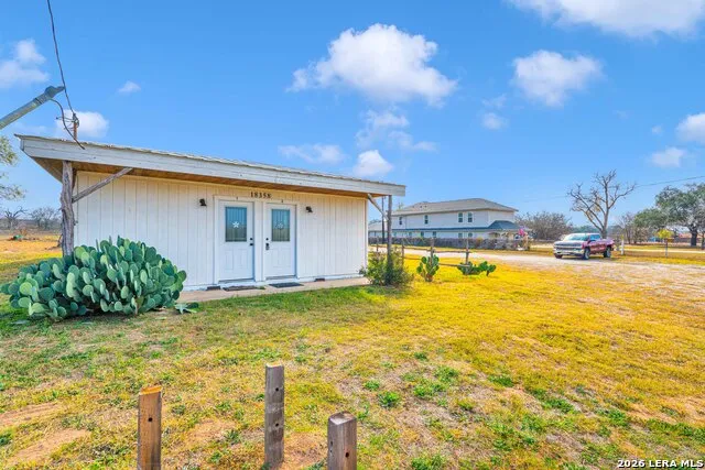 18460 S Ih 37 Elmendorf, TX 78112