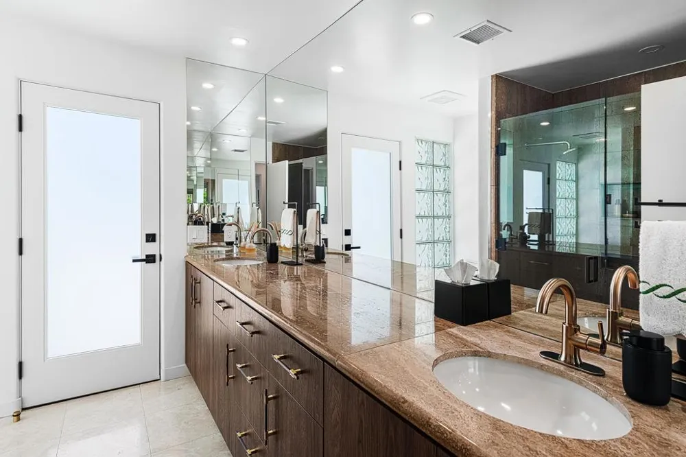 2560 S Camino Real Palm Springs, CA 92264
