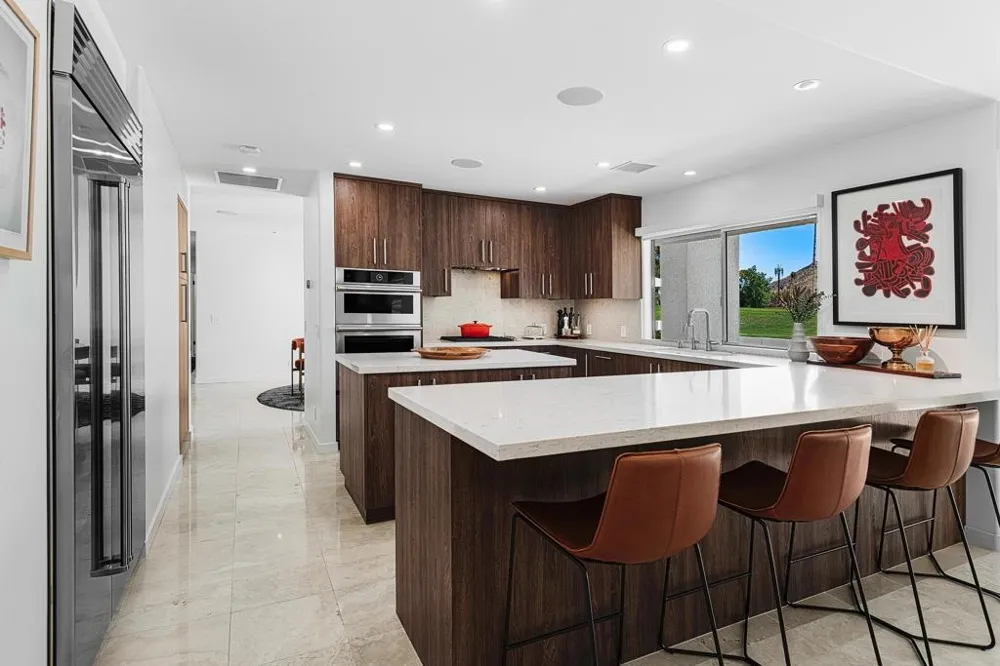 2560 S Camino Real Palm Springs, CA 92264