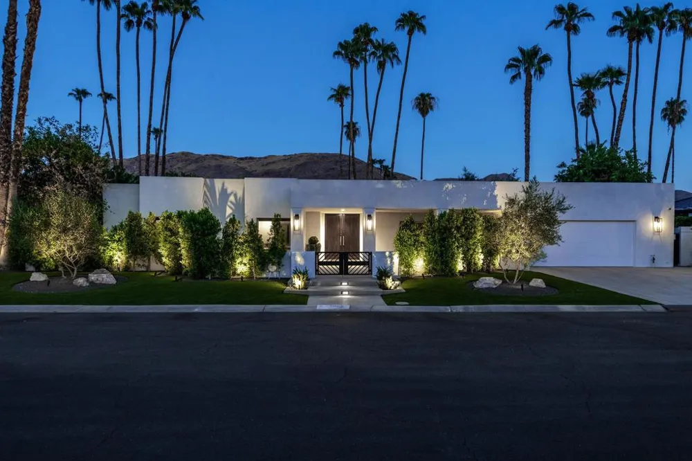 2560 S Camino Real Palm Springs, CA 92264