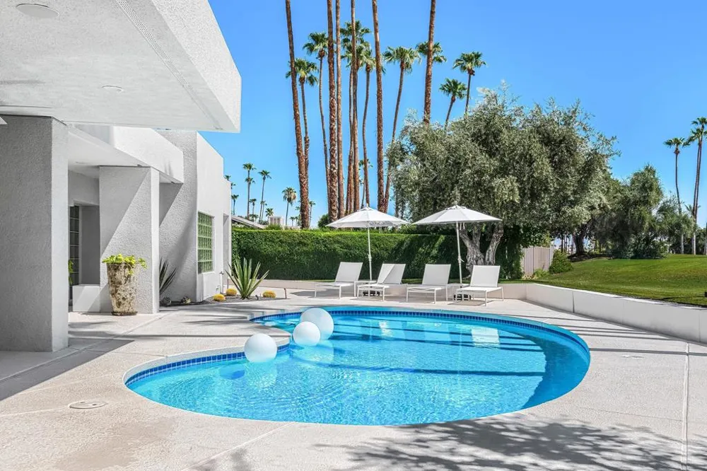 2560 S Camino Real Palm Springs, CA 92264