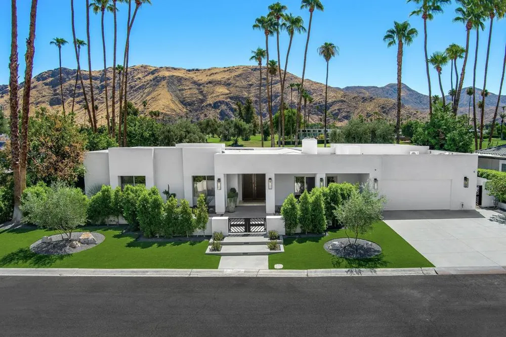 2560 S Camino Real Palm Springs, CA 92264