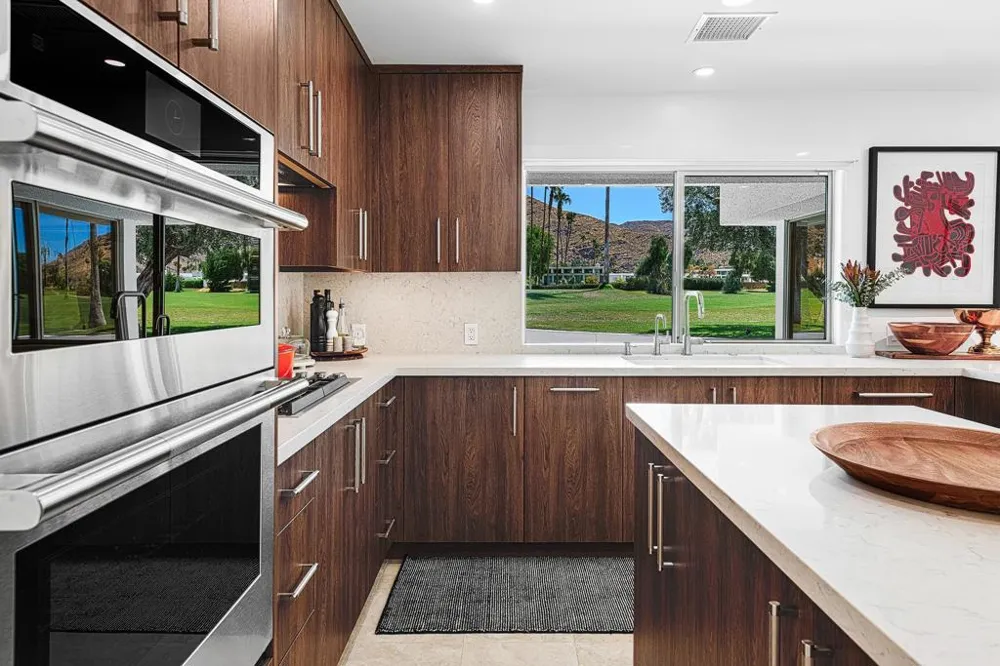 2560 S Camino Real Palm Springs, CA 92264
