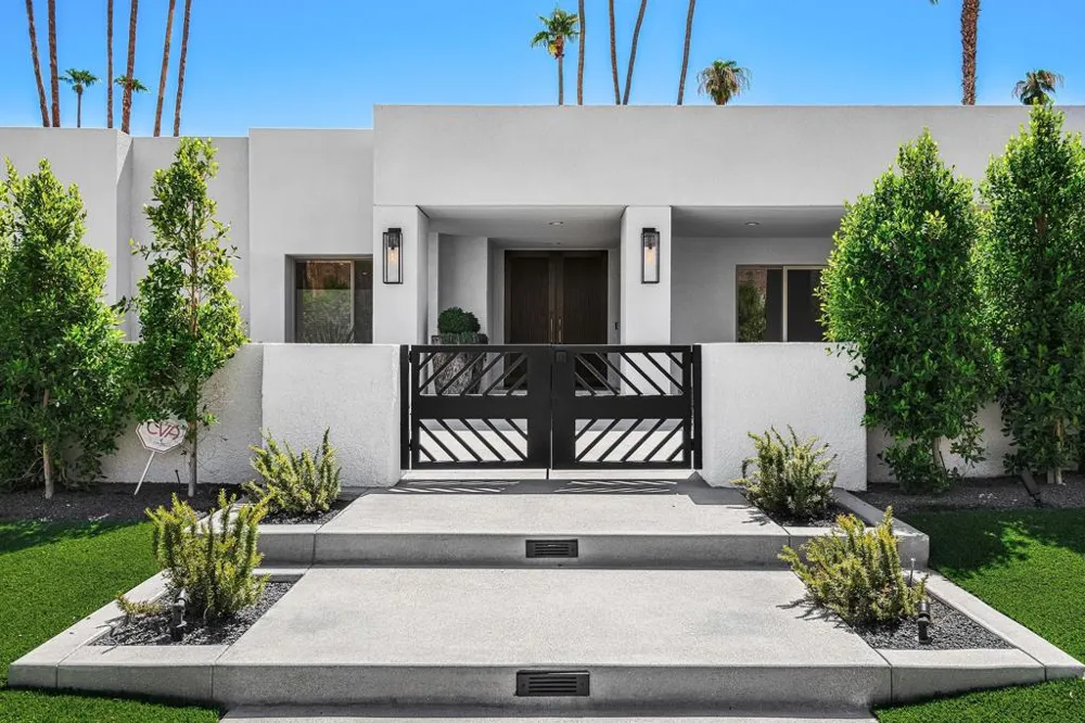 2560 S Camino Real Palm Springs, CA 92264