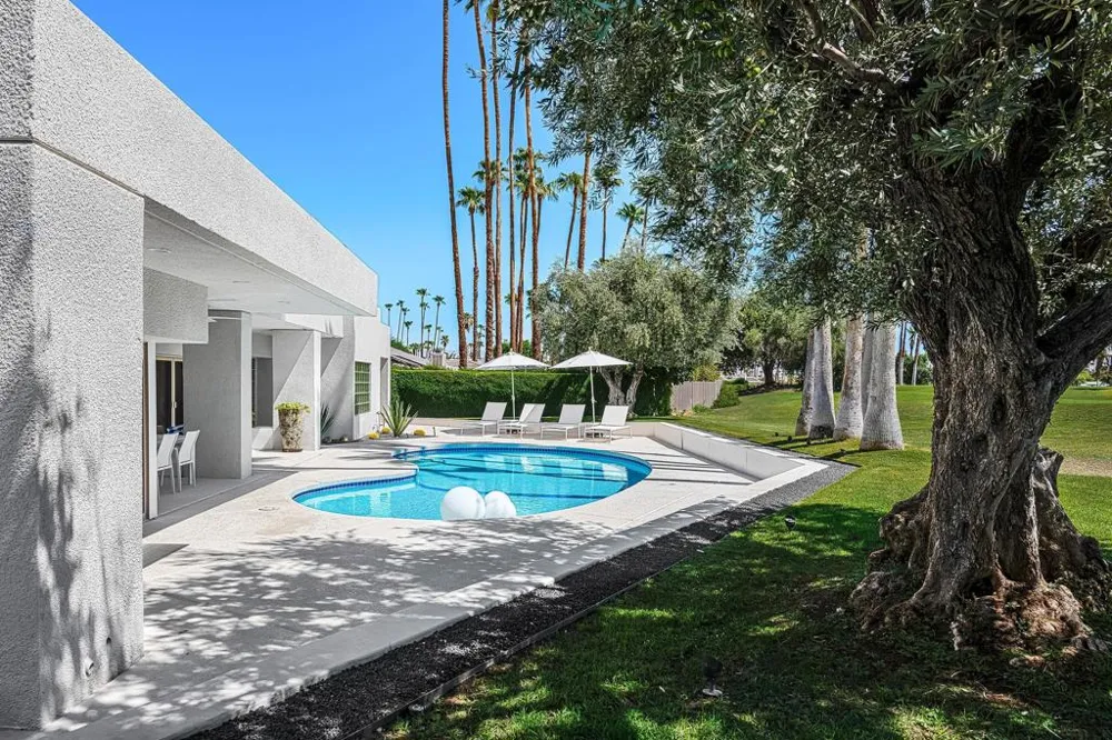 2560 S Camino Real Palm Springs, CA 92264