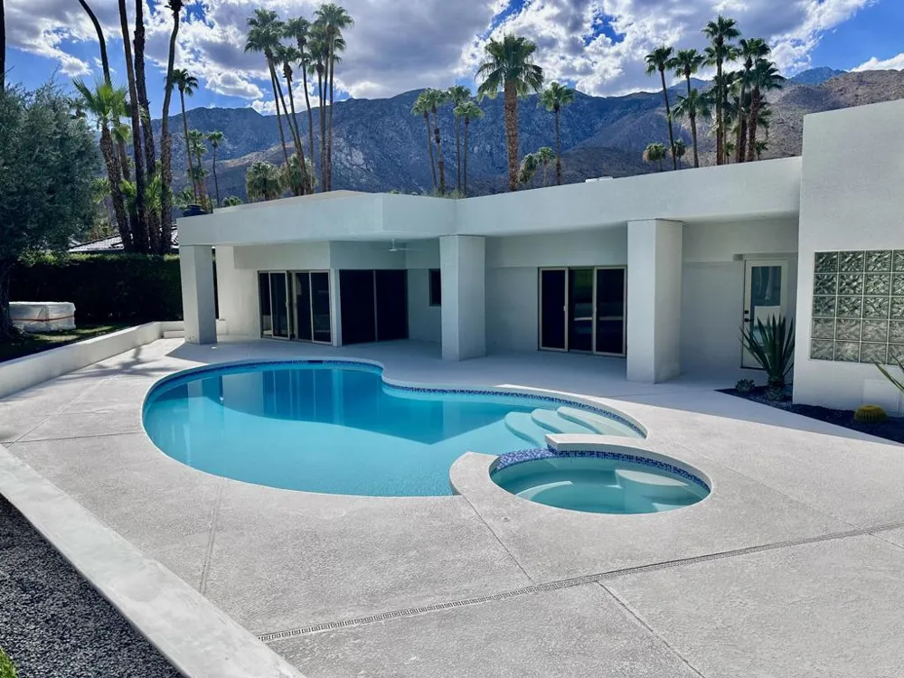 2560 S Camino Real Palm Springs, CA 92264