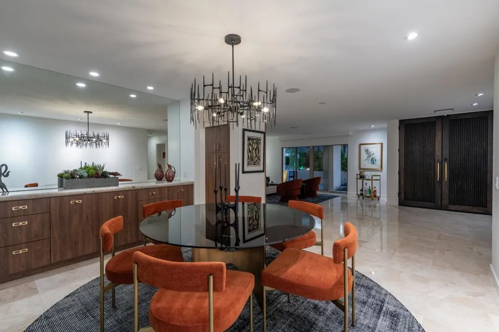 2560 S Camino Real Palm Springs, CA 92264