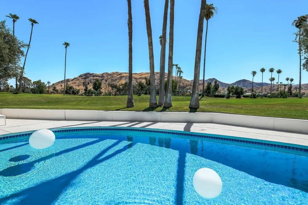 2560 S Camino Real Palm Springs, CA 92264