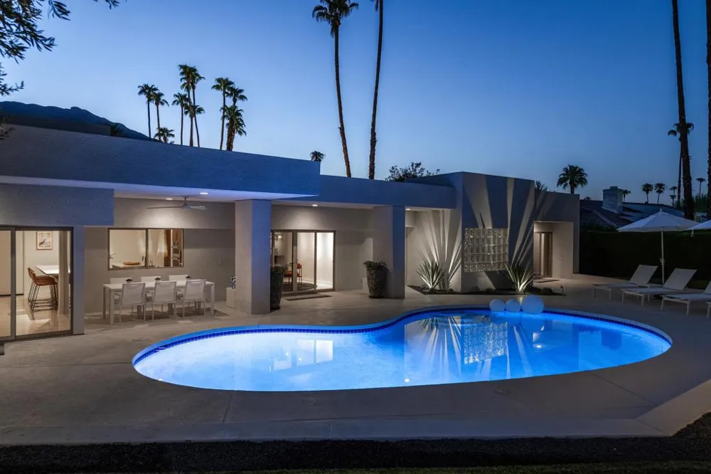 2560 S Camino Real Palm Springs, CA 92264
