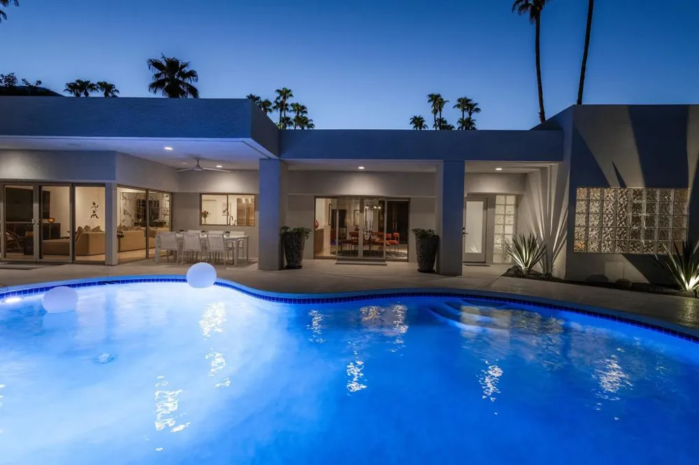 2560 S Camino Real Palm Springs, CA 92264