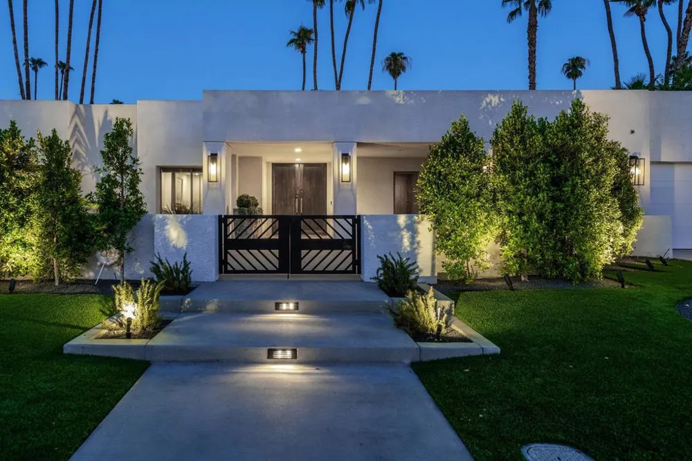 2560 S Camino Real Palm Springs, CA 92264