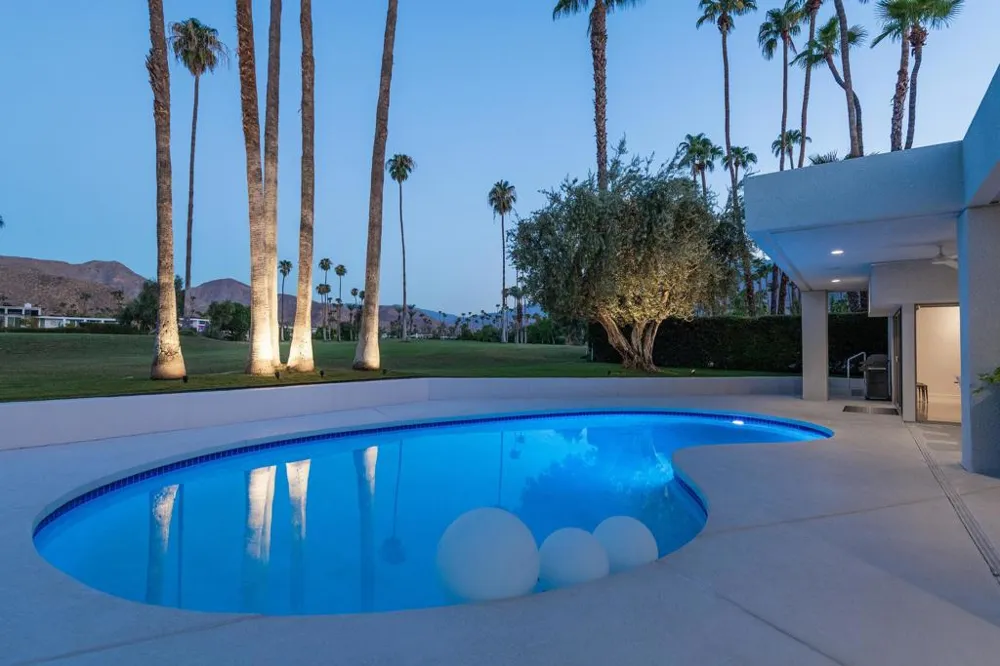 2560 S Camino Real Palm Springs, CA 92264
