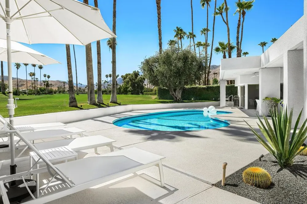 2560 S Camino Real Palm Springs, CA 92264