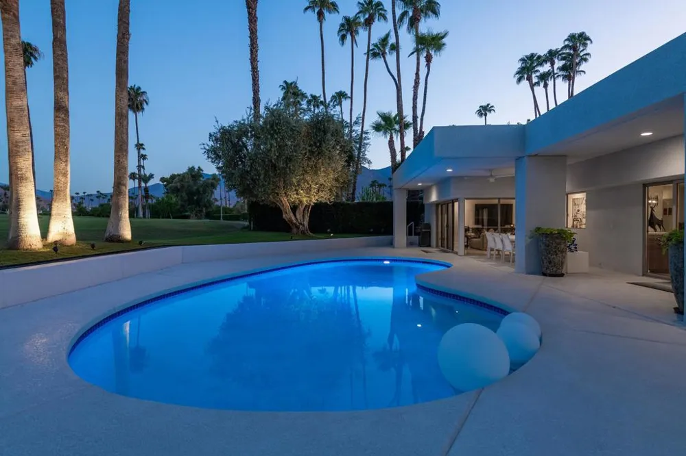 2560 S Camino Real Palm Springs, CA 92264
