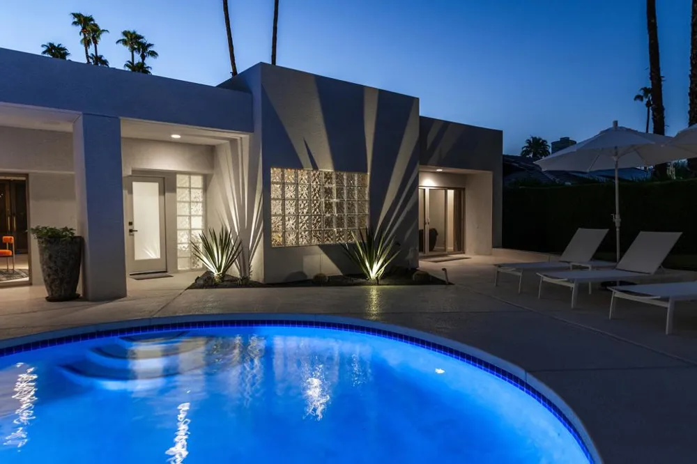 2560 S Camino Real Palm Springs, CA 92264
