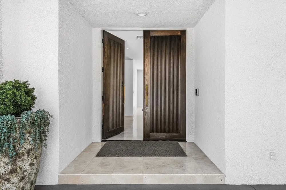 2560 S Camino Real Palm Springs, CA 92264