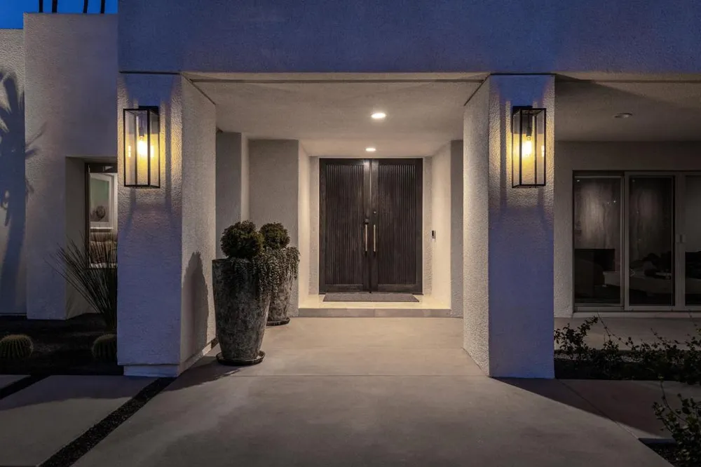2560 S Camino Real Palm Springs, CA 92264