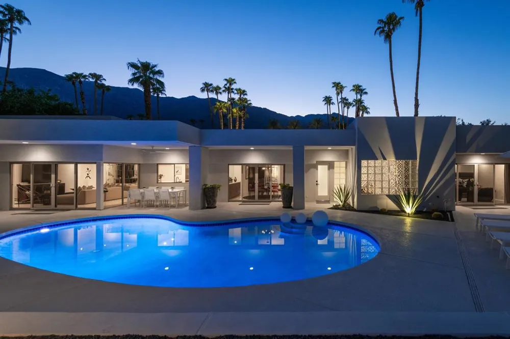 2560 S Camino Real Palm Springs, CA 92264