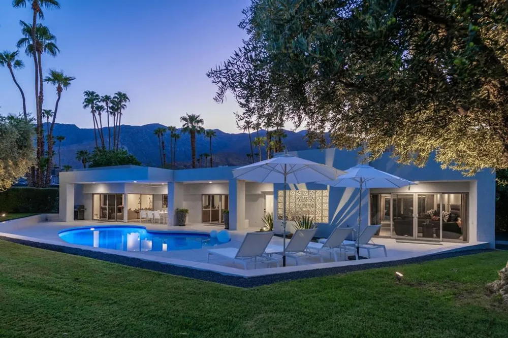 2560 S Camino Real Palm Springs, CA 92264