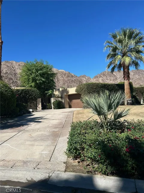 77010 Avenida Fernando
