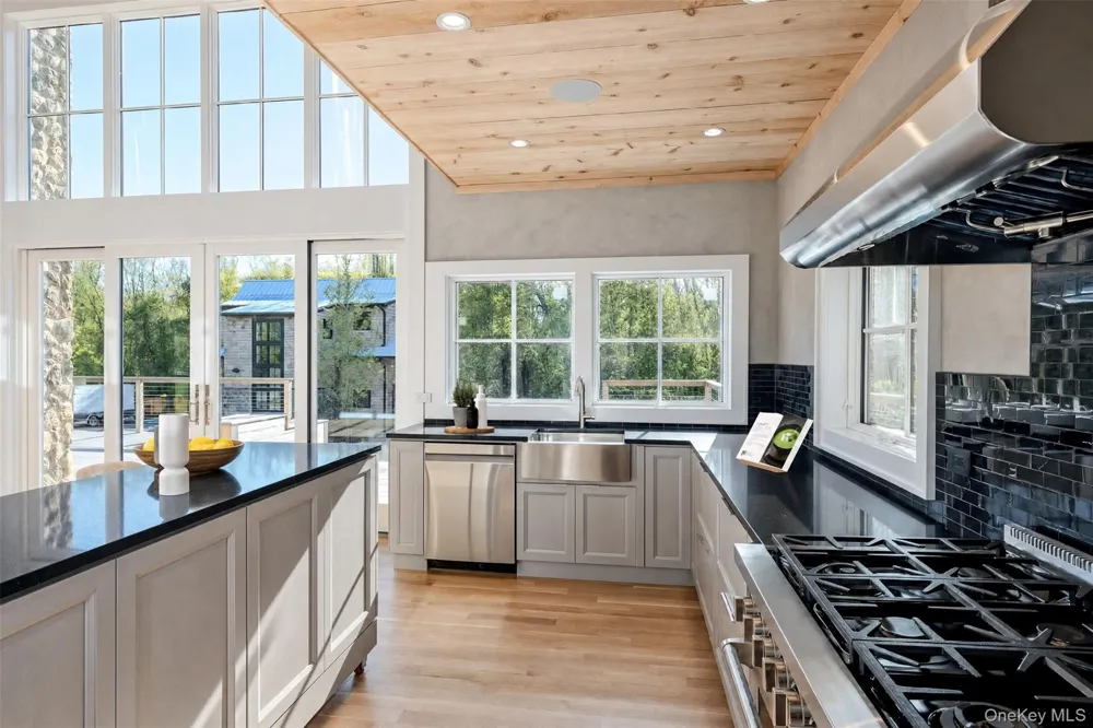 141A Ferry Road Shelter Island, NY 11964