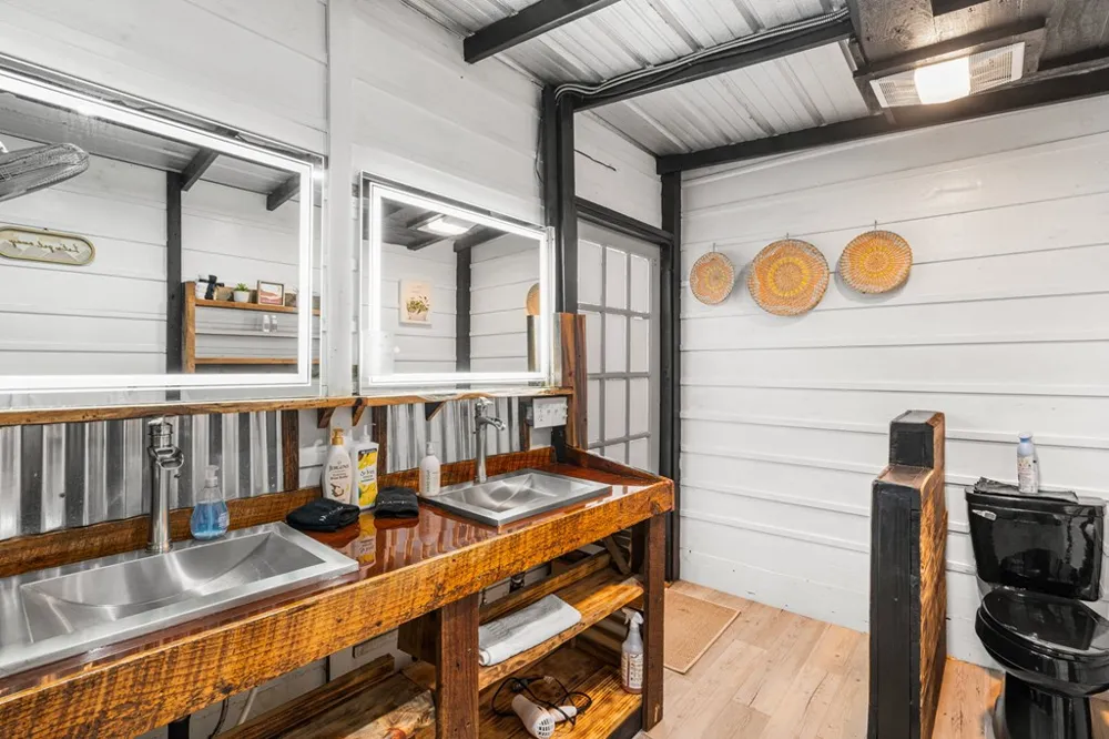 106 Settawig Road Brasstown, NC 28902