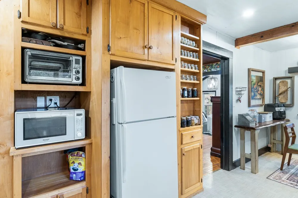 106 Settawig Road Brasstown, NC 28902