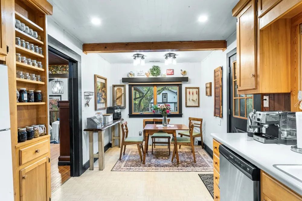 106 Settawig Road Brasstown, NC 28902