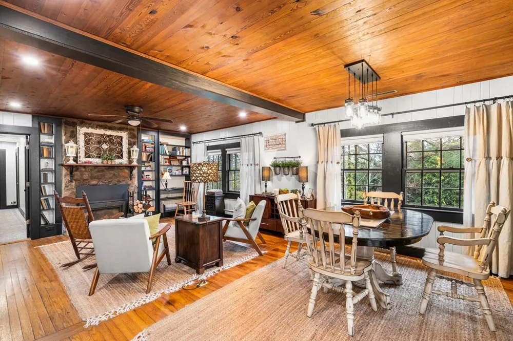 106 Settawig Road Brasstown, NC 28902