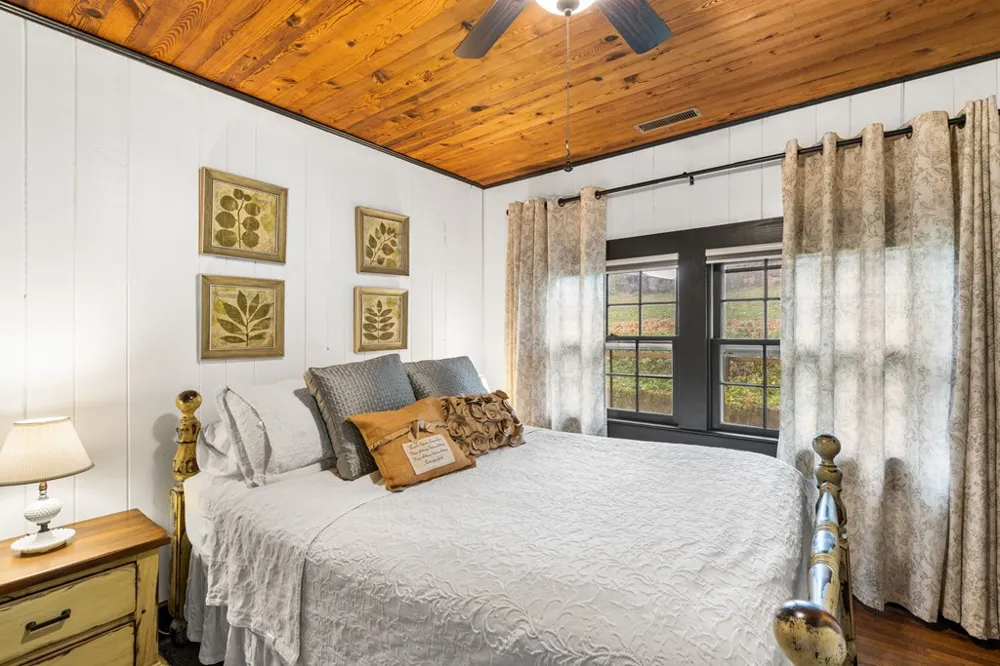 106 Settawig Road Brasstown, NC 28902
