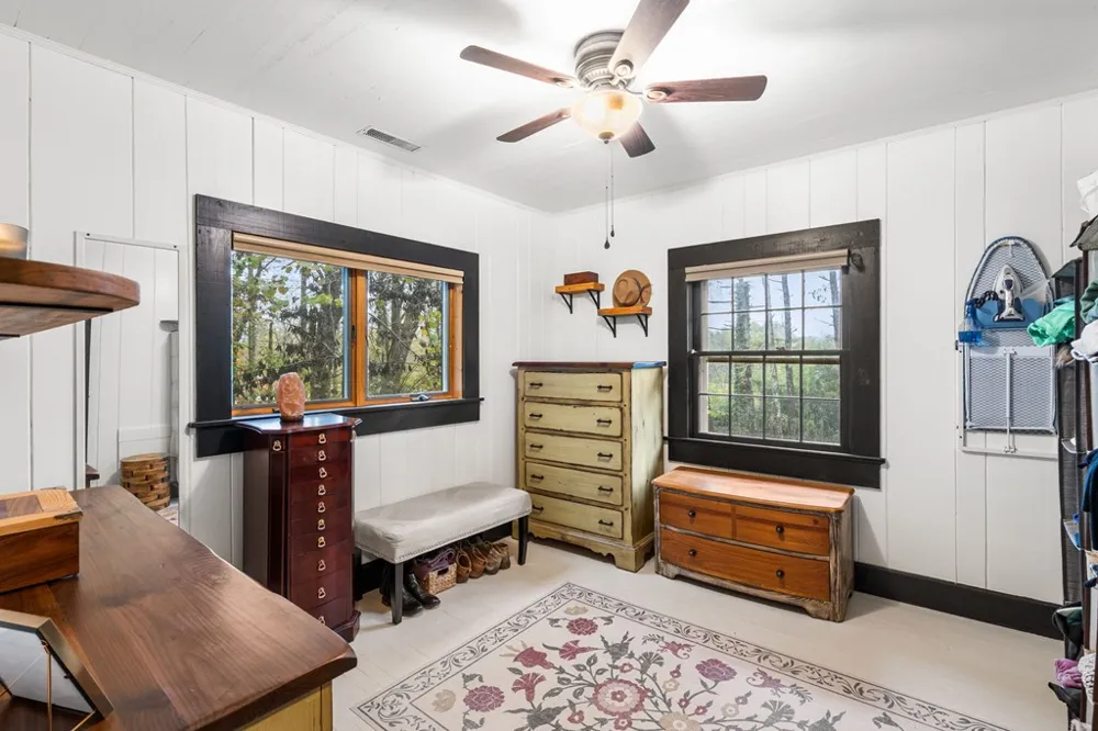 106 Settawig Road Brasstown, NC 28902