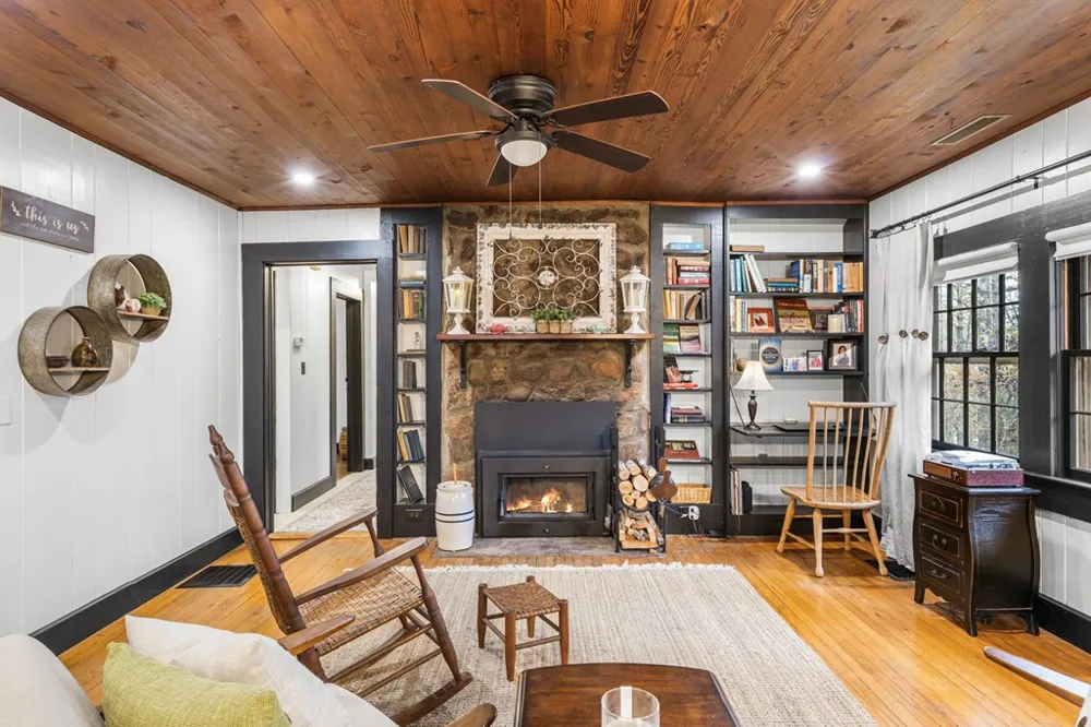 106 Settawig Road Brasstown, NC 28902