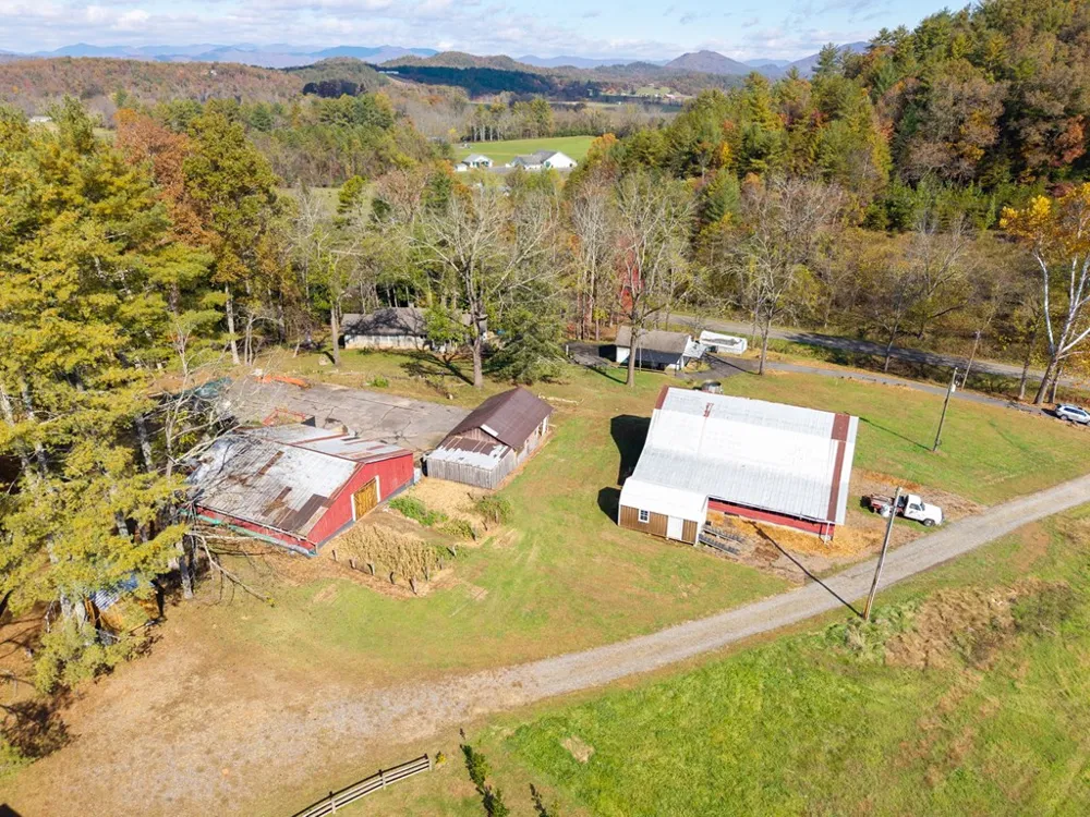 106 Settawig Road Brasstown, NC 28902