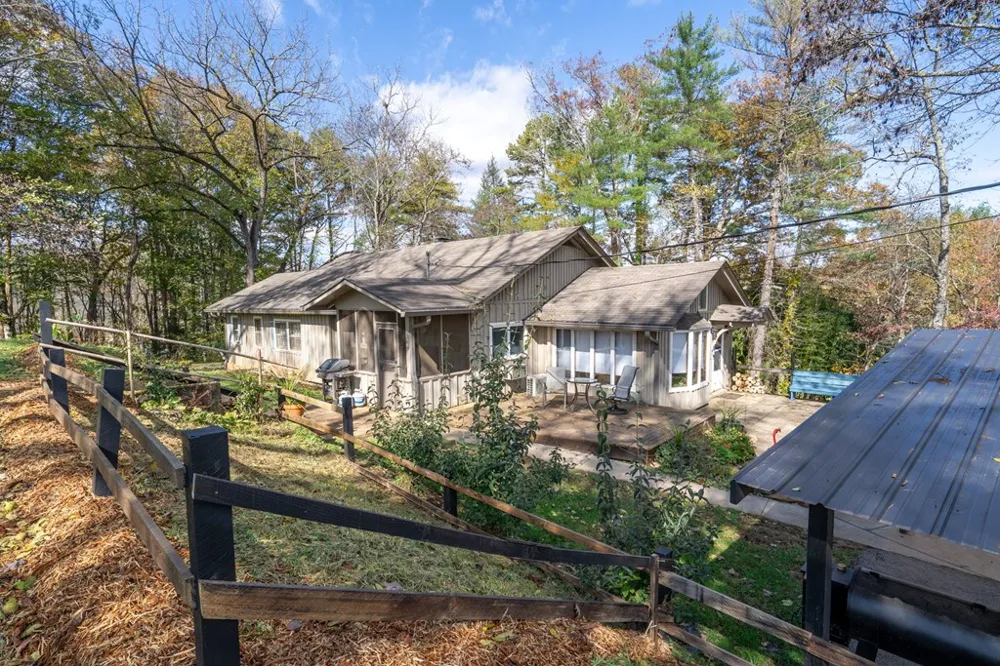 106 Settawig Road Brasstown, NC 28902