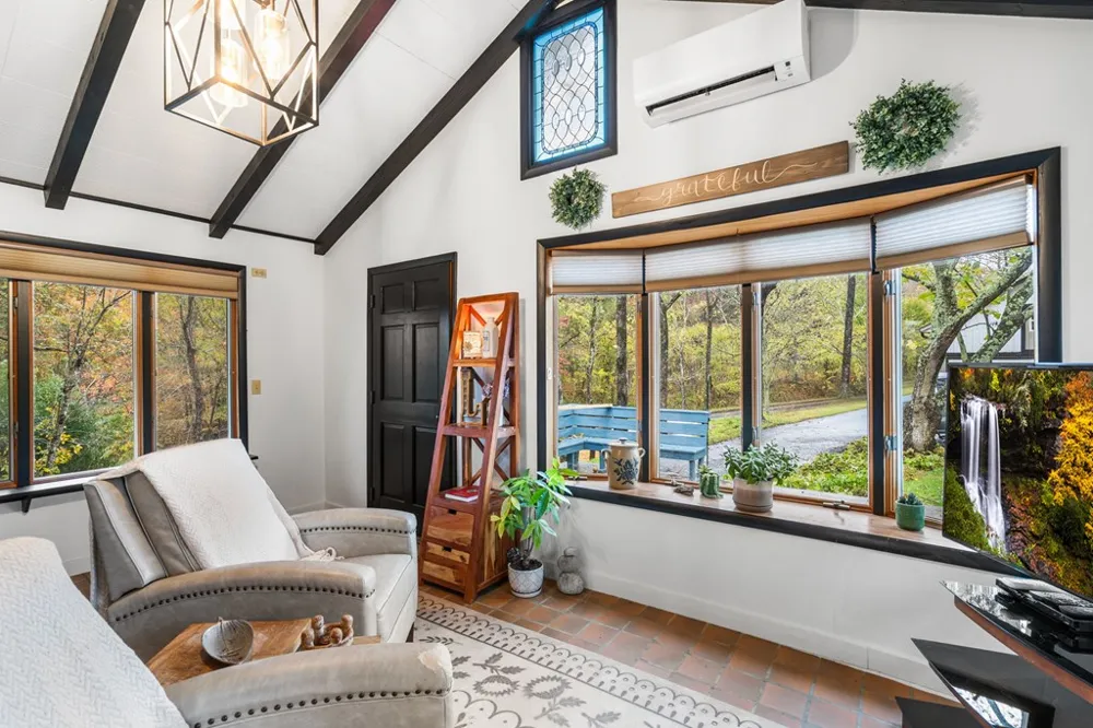 106 Settawig Road Brasstown, NC 28902