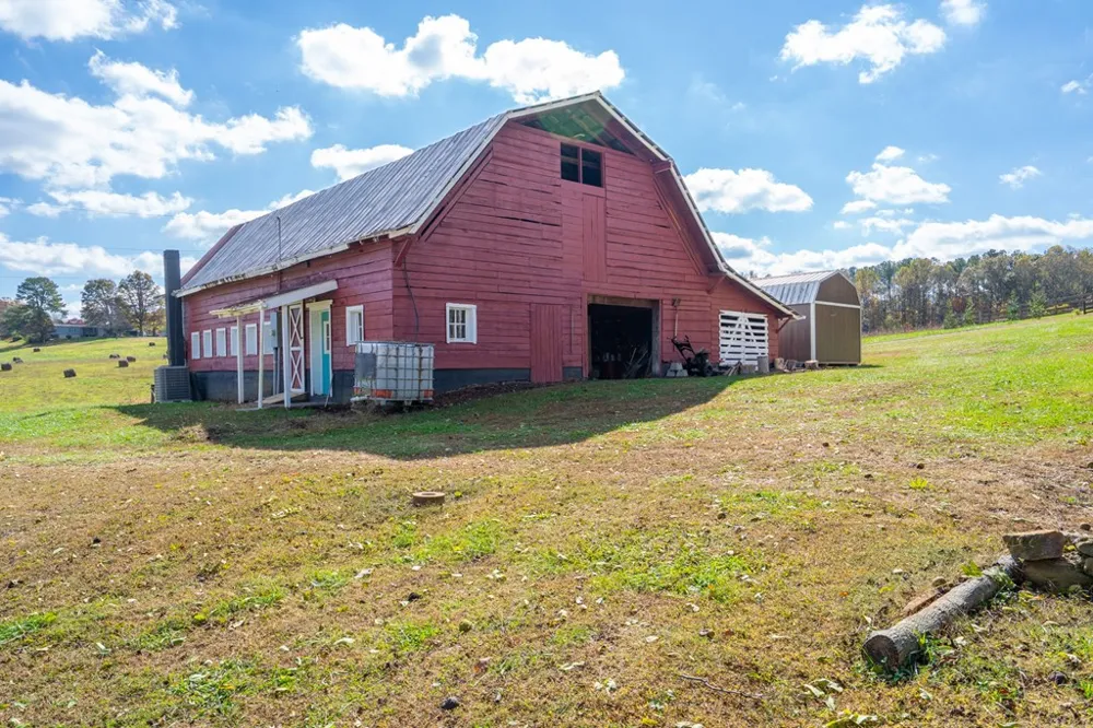106 Settawig Road Brasstown, NC 28902