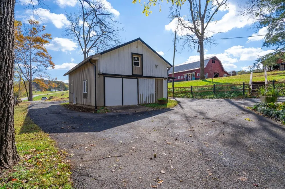 106 Settawig Road Brasstown, NC 28902