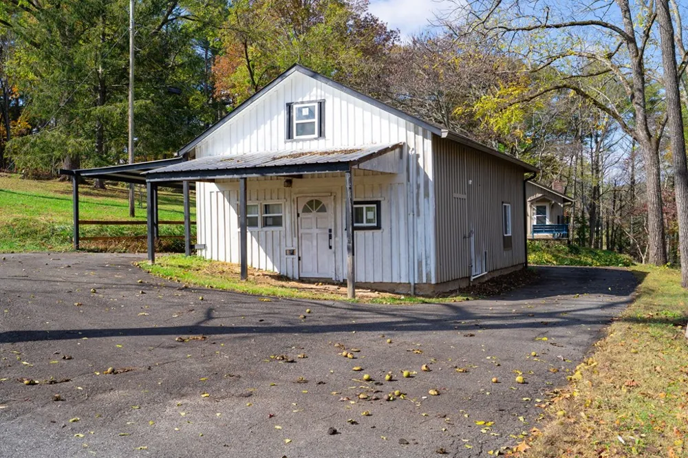 106 Settawig Road Brasstown, NC 28902