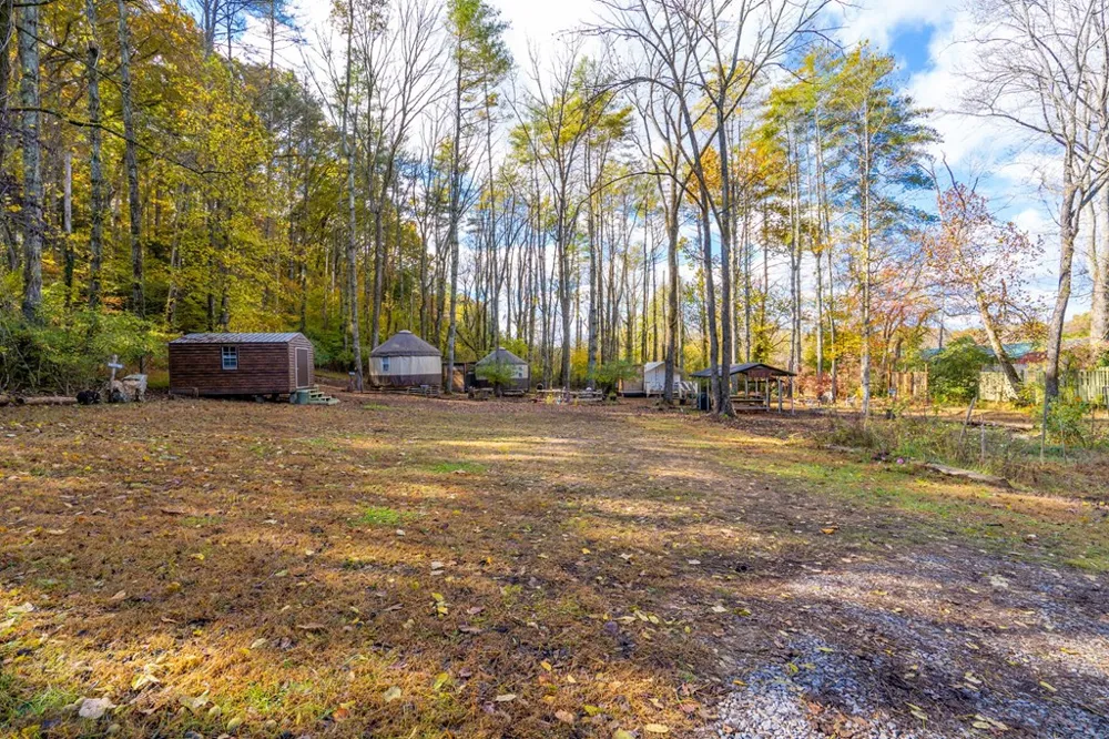106 Settawig Road Brasstown, NC 28902