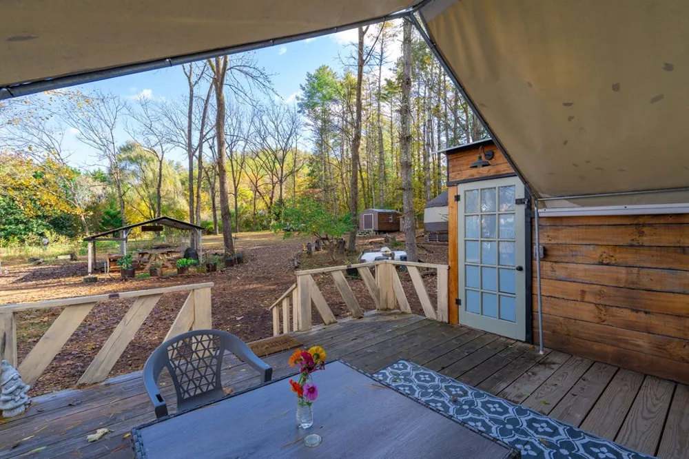 106 Settawig Road Brasstown, NC 28902