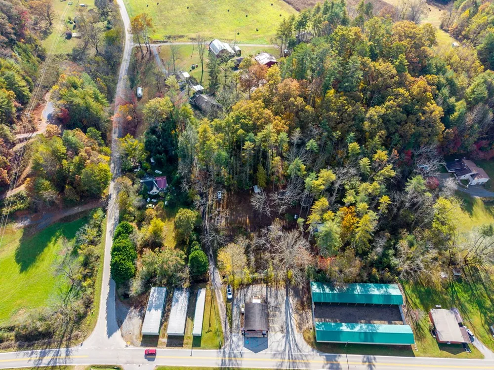 106 Settawig Road Brasstown, NC 28902