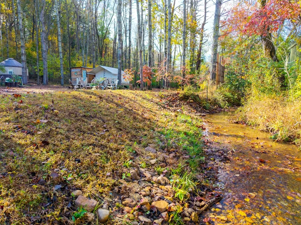 106 Settawig Road Brasstown, NC 28902