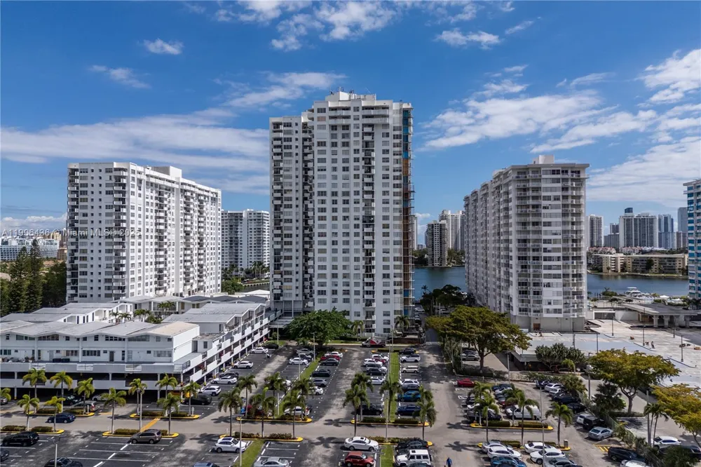 2750 NE 183rd St #2601 Aventura, FL 33160