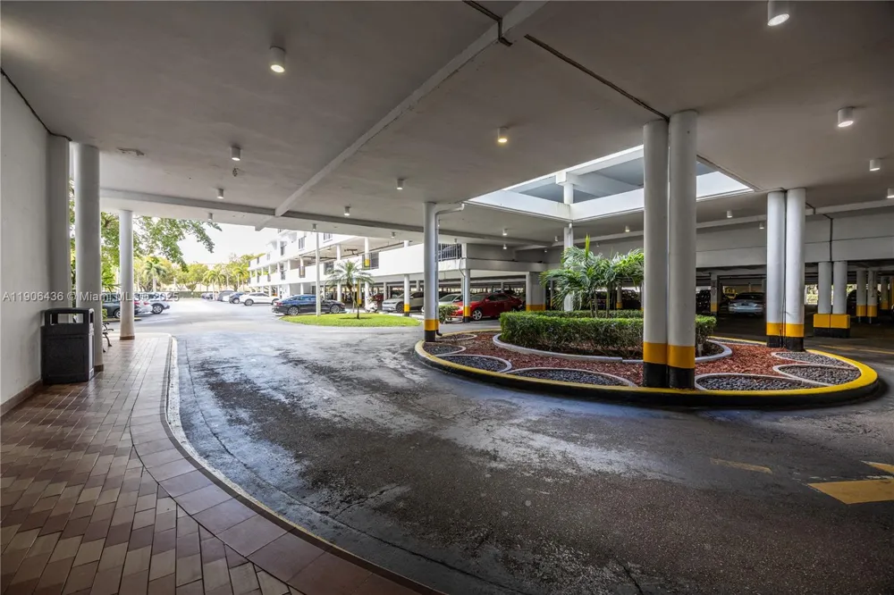 2750 NE 183rd St #2601 Aventura, FL 33160