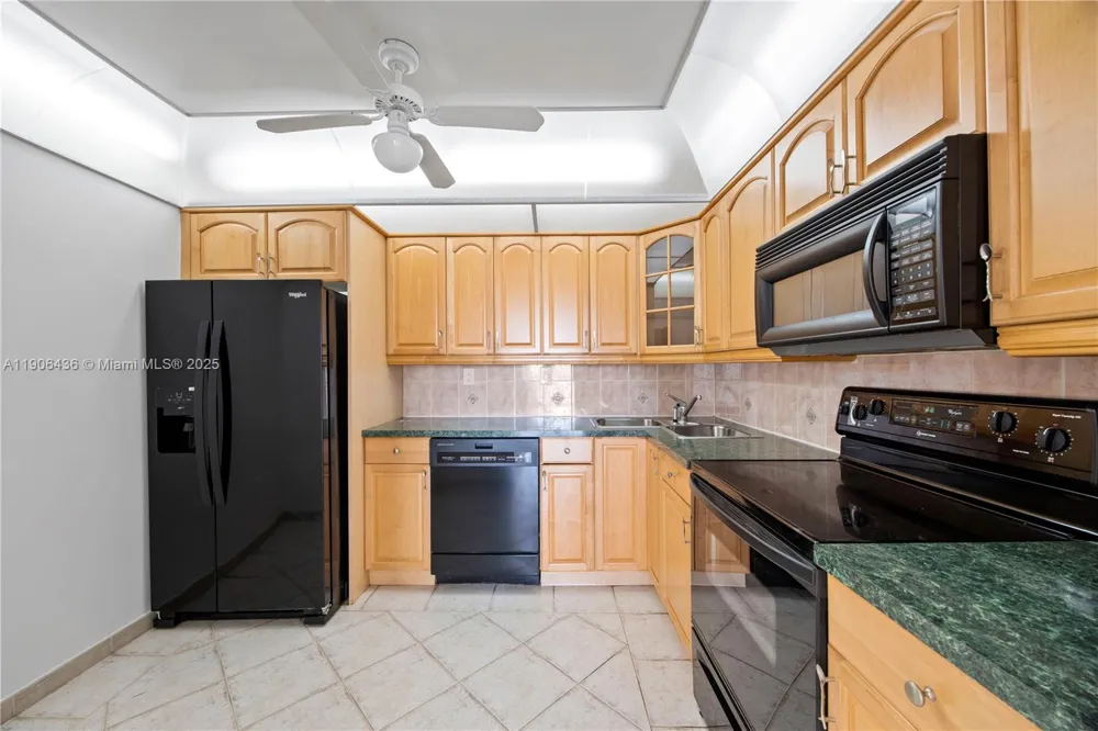 2750 NE 183rd St #2601 Aventura, FL 33160