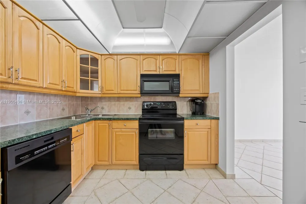 2750 NE 183rd St #2601 Aventura, FL 33160