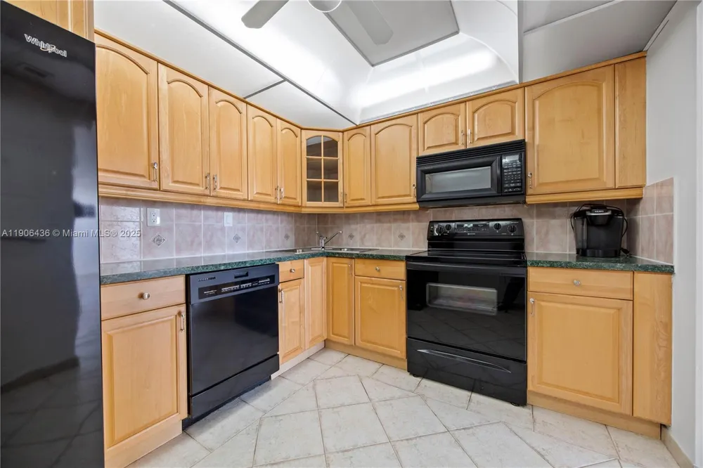 2750 NE 183rd St #2601 Aventura, FL 33160