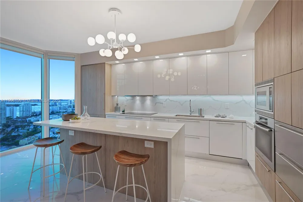 300 S Pointe Dr #4306 Miami Beach, FL 33139