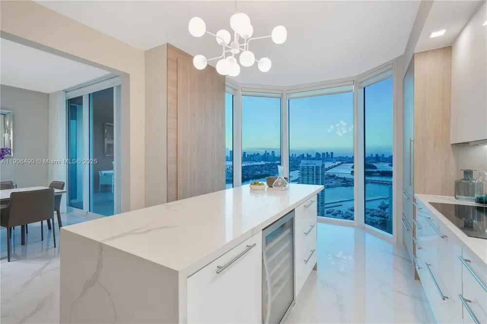 300 S Pointe Dr #4306 Miami Beach, FL 33139